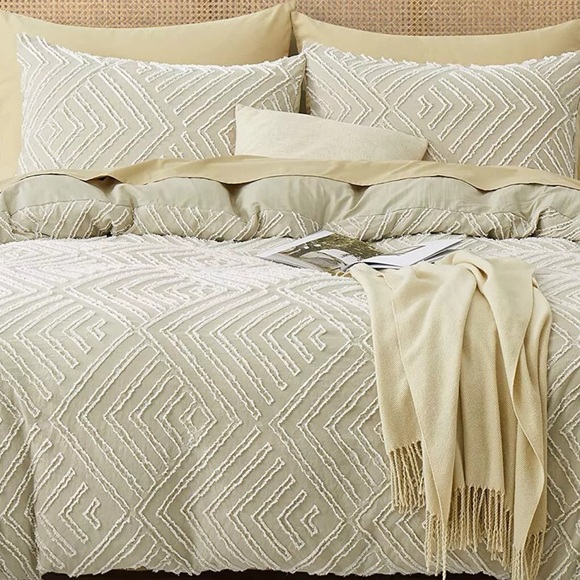3 Piece Tufted Jacquard Embroidered Duvet Cover Set - King - Picture 1 of 4